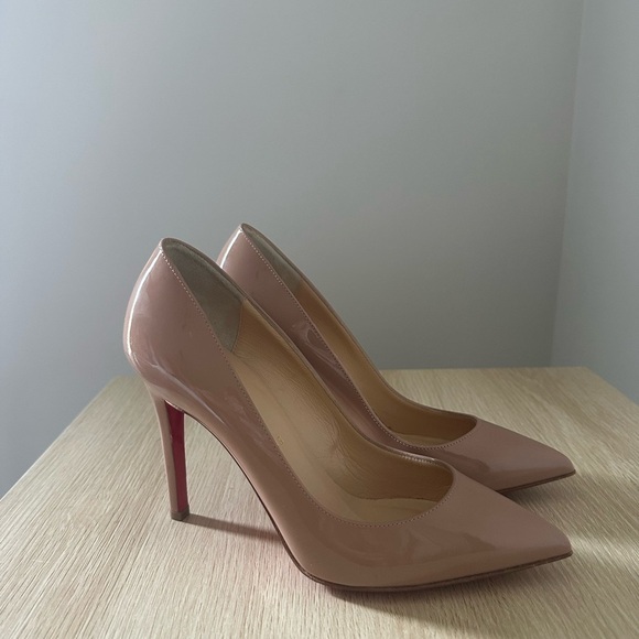 CHRISTIAN LOUBOUTIN
Pigalle Follies 85 patent-leather pumps - Picture 8 of 11